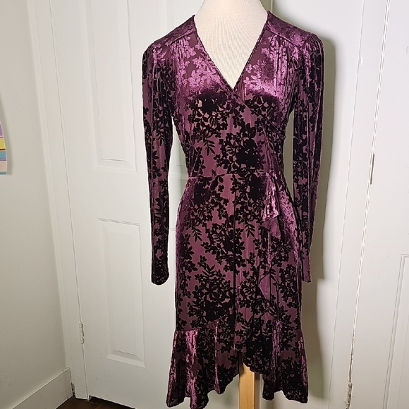 TOMMY HILFIGER BURNOUT VELVET Elegant Purple Floral Wrap Dress. SIZE 6. - Picture 1 of 11